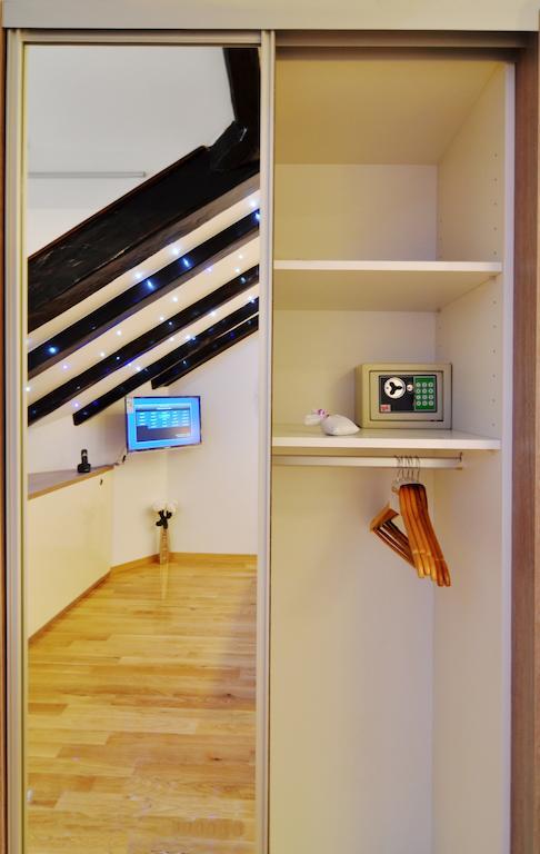 デラックス アパートメンツ＆ルームス サレラ スプリト 部屋 写真